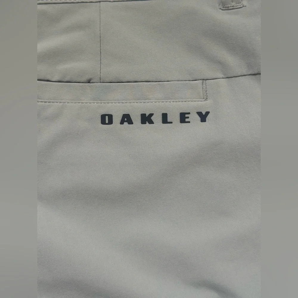 Oakley Men's Stone Gray Take Pro 3.0 Golf Flat Front Shorts Size 32 Regular Fit - Picture 6 of 10